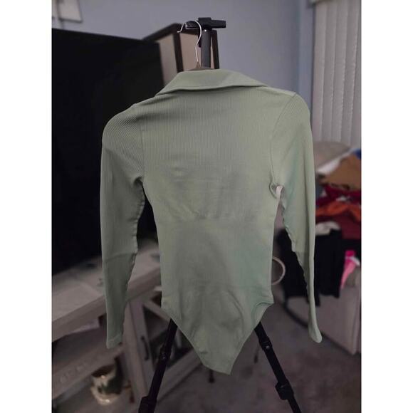 “OQQ Sage Green Collared Long Sleeve Bodysuit – Sleek & Sculpting NEW/SMALL - Picture 5 of 6